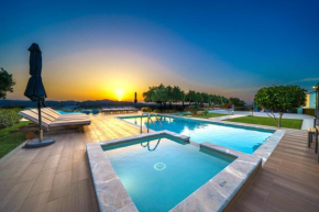 Mythic Olive villa - Heated Pool - Amazing view